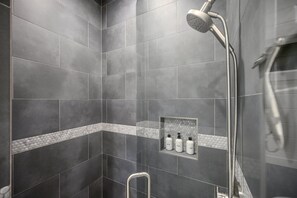 Shower, hair dryer, towels, soap - Close to Casino | Walk to Mt Fork Brewery | Boat Parking | Hiking | Boating (Broken Bow)