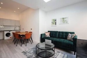 Living area - PBC | Studio Apartment in Richmond RICH2 (London)