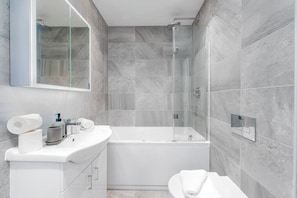 Bathroom - PBC | Stylish One Bedroom Apartment in Shoreditch (NS2) (London)