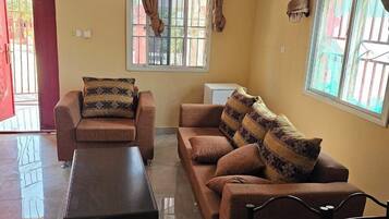 Habitación estándar doble, 1 cama de matrimonio grande, fumadores, vistas al jardín | Zona de estar