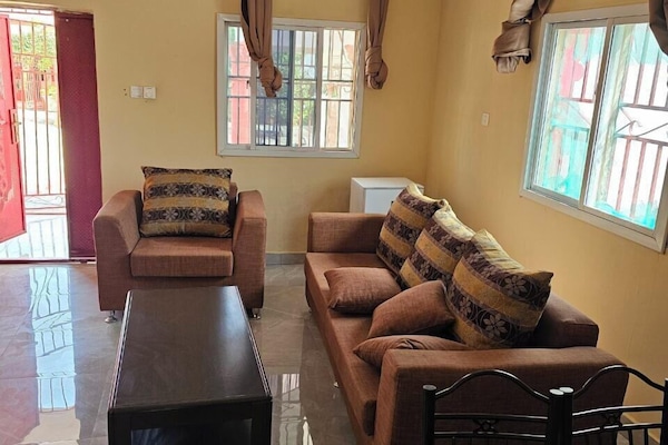 Standard Double Room, 1 King Bed, Smoking, Garden View | Living area