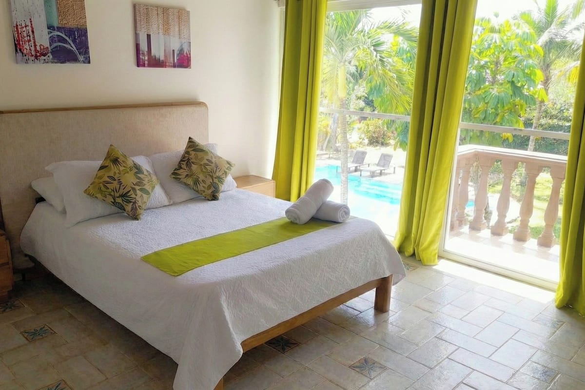 Caja de seguridad en la habitación, wifi gratis y ropa de cama