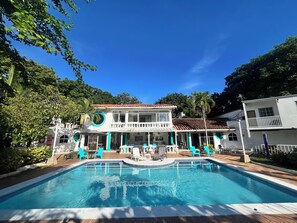 Hồ bơi ngoài trời 