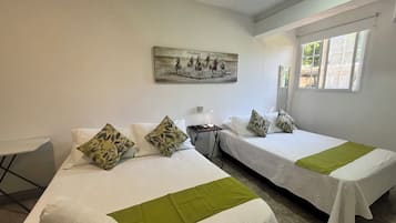 Kamar Quadruple Eksklusif, 2 Tempat Tidur Queen, dapur, pemandangan halaman | Brankas, Wi-Fi gratis, dan seprai linen