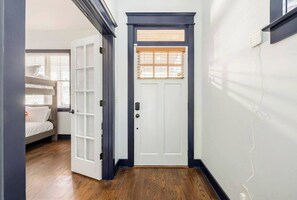 3 chambres, fer et planche à repasser, Wi-Fi, draps fournis