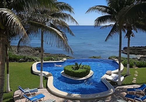Relax, Unwind & Watch the Waves from Your Caribbean Ocean View – Mi Casa Del Mar