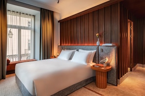 Premium-Zimmer, 1 King-Bett (Landmark View) | Allergikerbettwaren, Minibar (mit einigen kostenlosen Artikeln)