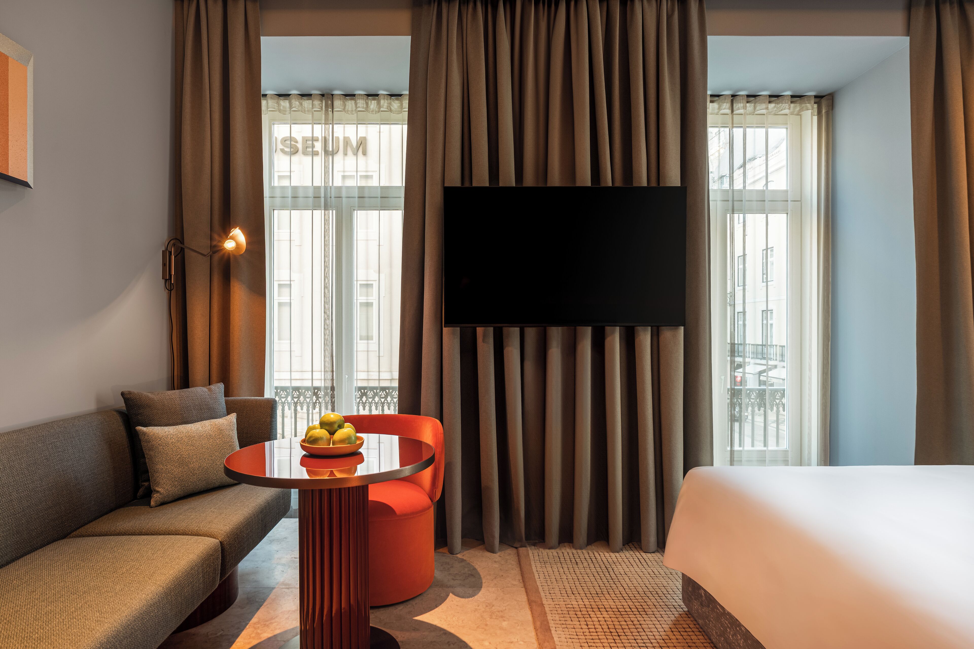 프리미엄룸, 킹사이즈침대 1개 (Landmark View) | 저자극성 침구, 무료 미니바 품목, 객실 내 금고, 책상