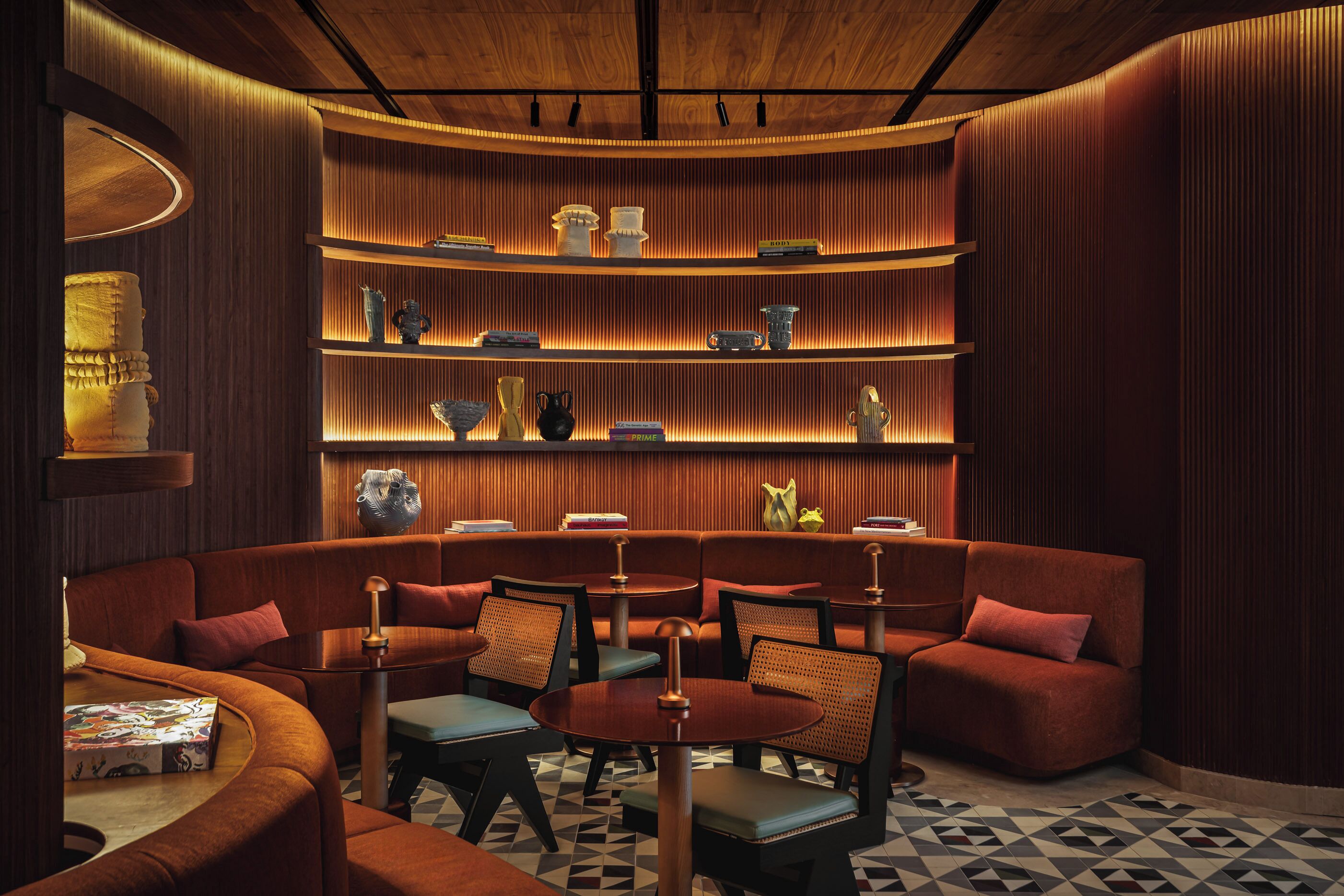 Lobby-lounge