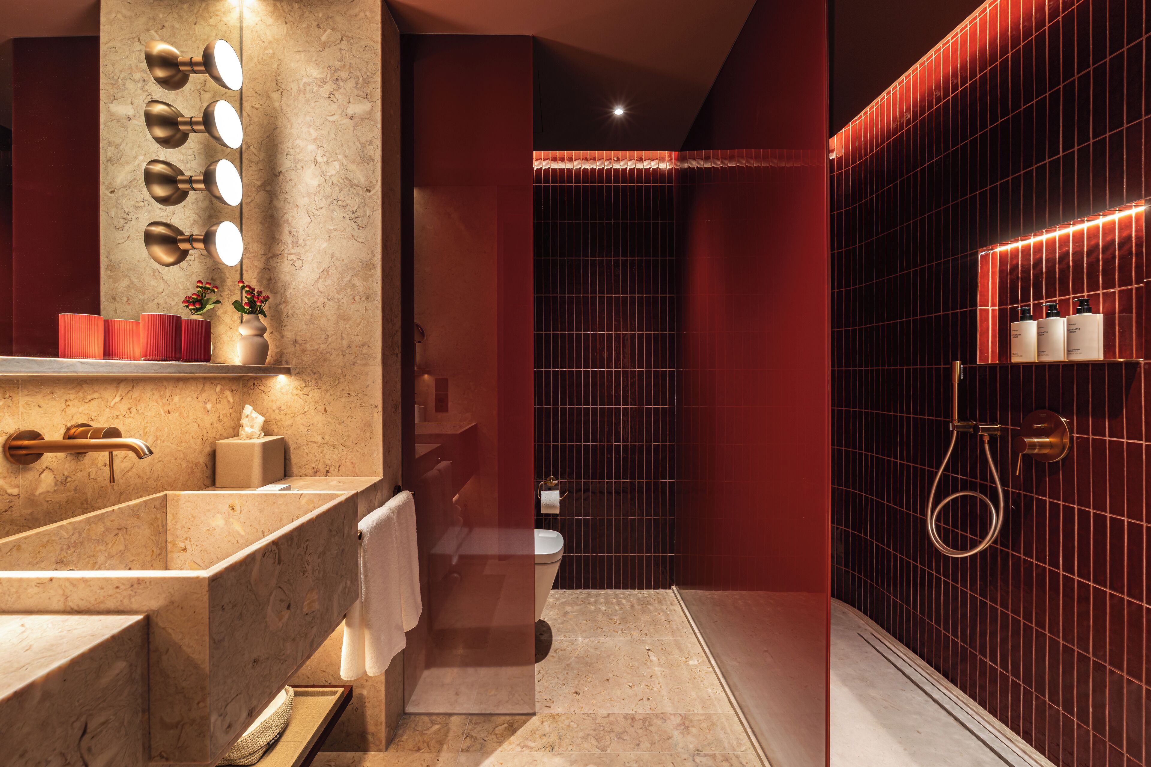 고급 세면용품, 헤어드라이어, 목욕가운, 슬리퍼