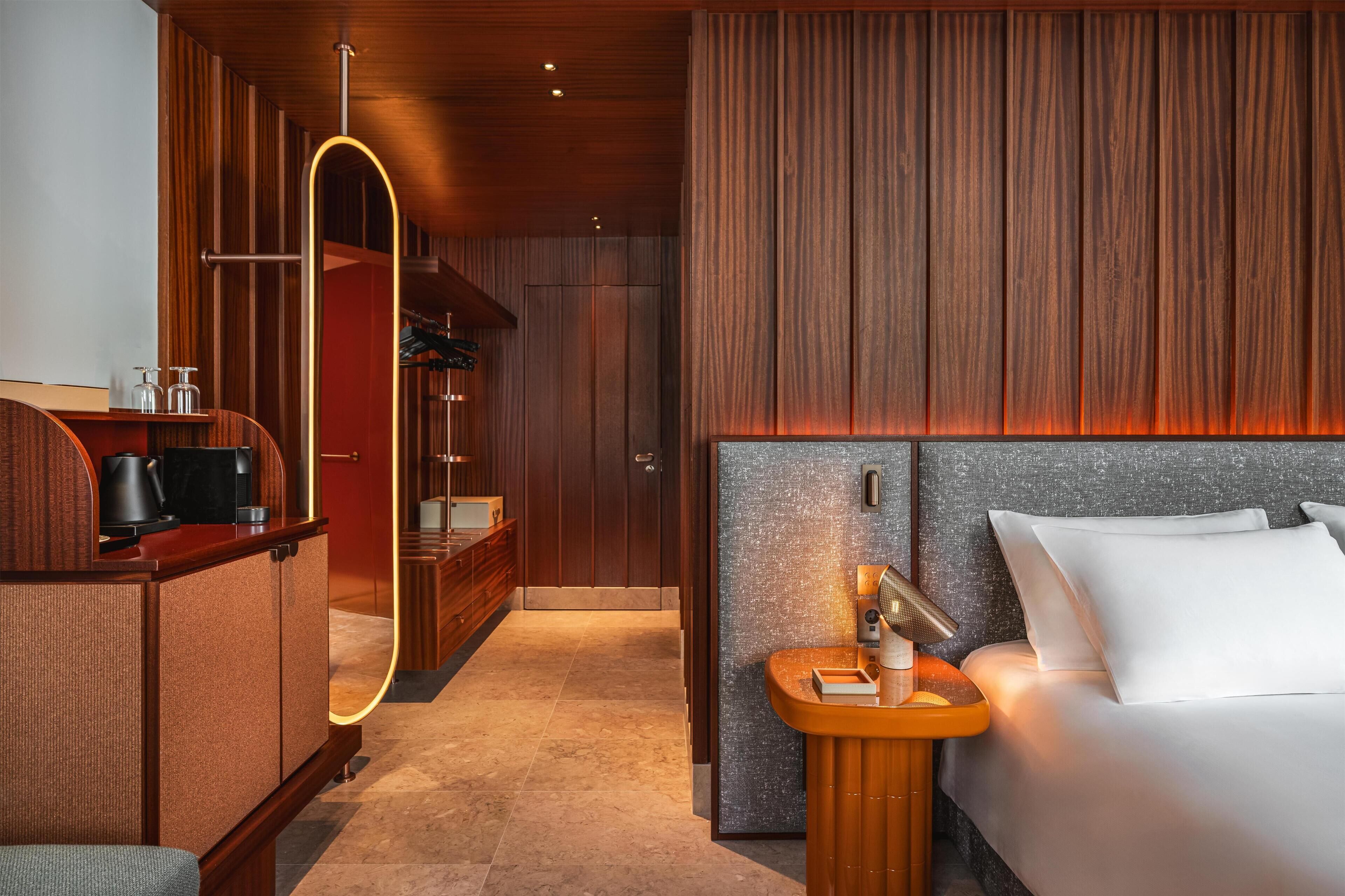 Premium Room, 1 King Bed | Hypo-allergenic bedding available, minibar (some free items)