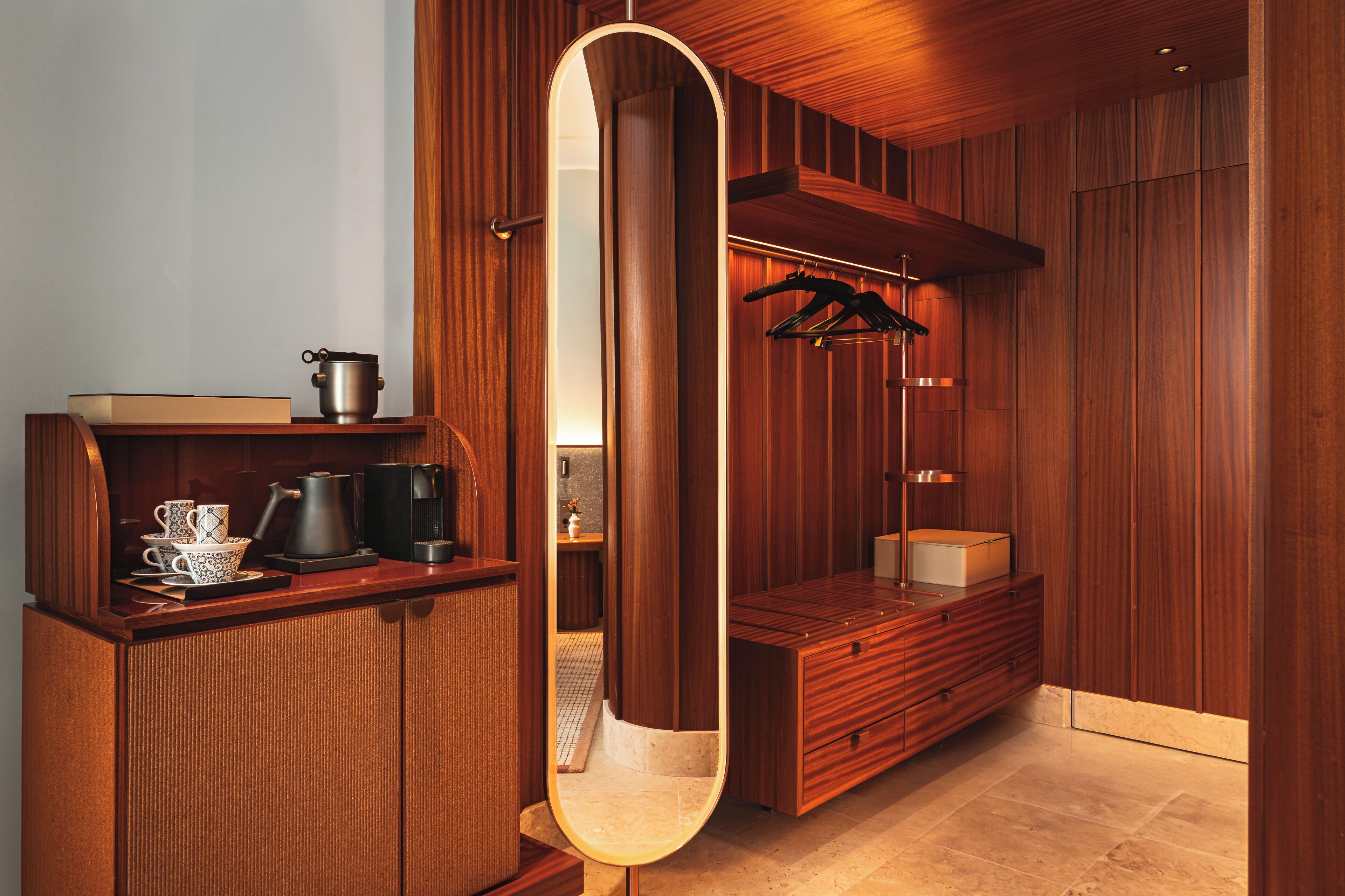 Allergikerbettwaren, Minibar (mit einigen kostenlosen Artikeln)