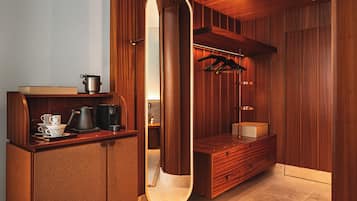 Allergikerbettwaren, Minibar (mit einigen kostenlosen Artikeln)