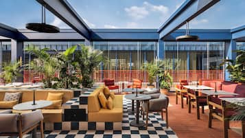 2 restaurants servant le petit déjeuner