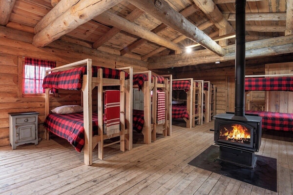 6 bunk beds for 12 beds total (12 people)