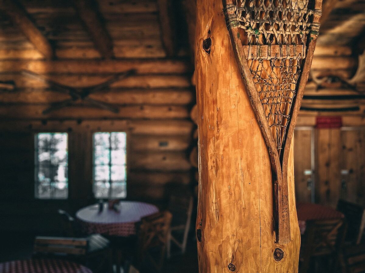 Le Lodge Arthur: Main building in ÖBois. You will find bathrooms, rest areas as well as a restaurant-bar.
