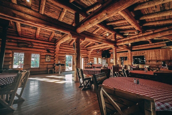 Le Lodge Arthur: Main building in ÖBois. You will find bathrooms, rest areas as well as a restaurant-bar.