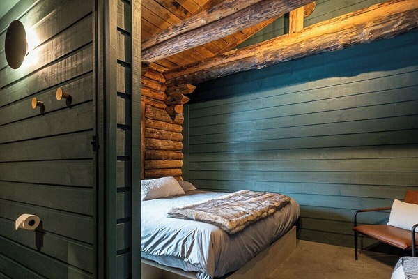 Superior bedroom with king bed (separable into 2 single beds)