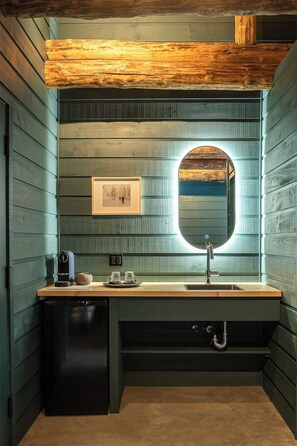 Interior - ÖBois Charlevoix: L'Écurie 3 (bedroom) (Saint-Siméon)