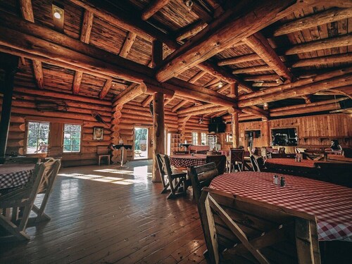 ÖBois Charlevoix: L'Écurie 4 (bedroom)