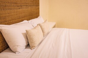 1 bedroom, bed sheets