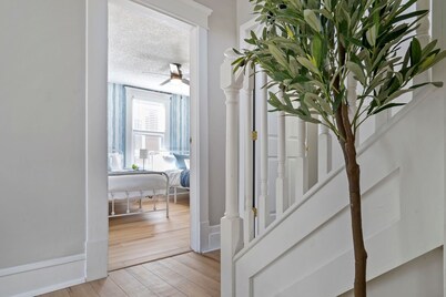 Spacious 5-Bedroom Home w/ Porch & Backyard – Near OSU & Old Crew Stadium!