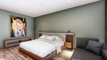 Ein modernes Schlafzimmer mit einem hölzernen Bett, einem grauen Sofa und einem Gemälde an der Wand.