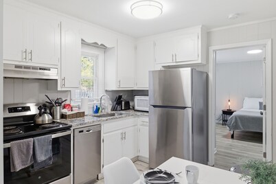 Durham Charm ~ Close to Duke & Dwntwn City Life!