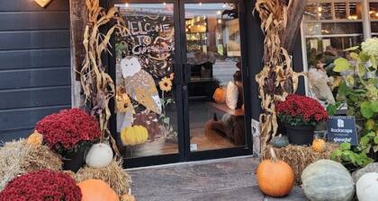 Cozy Rosseau Cottage