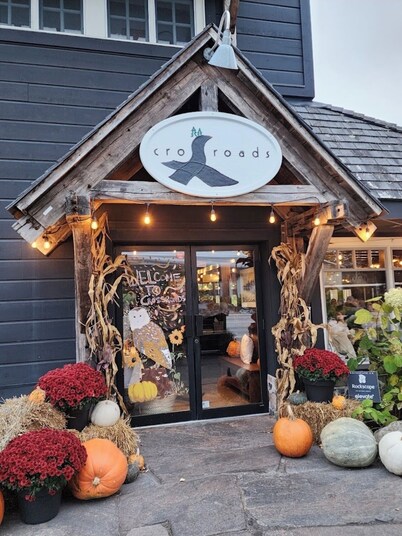 Cozy Rosseau Cottage