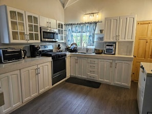 Coffee/tea maker, fridge, microwave, oven