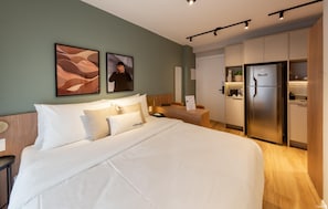 Studio Casal com Varanda | Ropa de cama hipoalergénica y wifi gratis 
