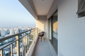 Studio Casal com Varanda | Patio hawaiano