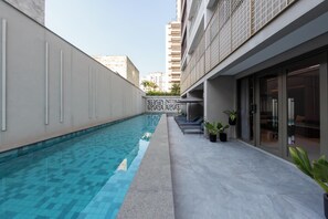 Una piscina cubierta