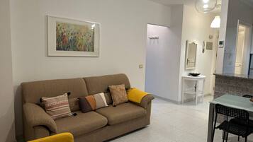 Apartamento, 1 habitación, vistas a la ciudad | Sala de estar