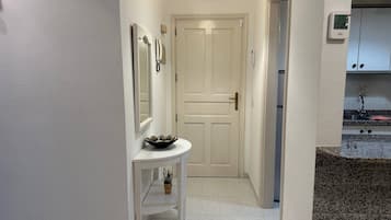 Apartment, 1 Bedroom, City View | Interior