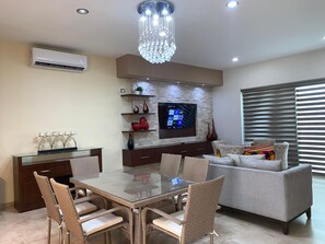 Dining - Shirley beach house (MAZATLAN)