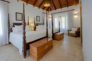 4 Schlafzimmer, Zimmersafe, Schreibtisch, Bügeleisen/Bügelbrett