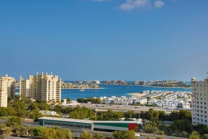 Deluxe-rum - 2 enkelsängar - havsutsikt | Gratis produkter i minibar, värdeförvaringsskåp på rummet och skrivbord