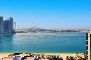 Phòng Deluxe, 2 giường đơn, quang cảnh biển | Minibar với thức uống miễn phí, két bảo mật tại phòng, bàn 