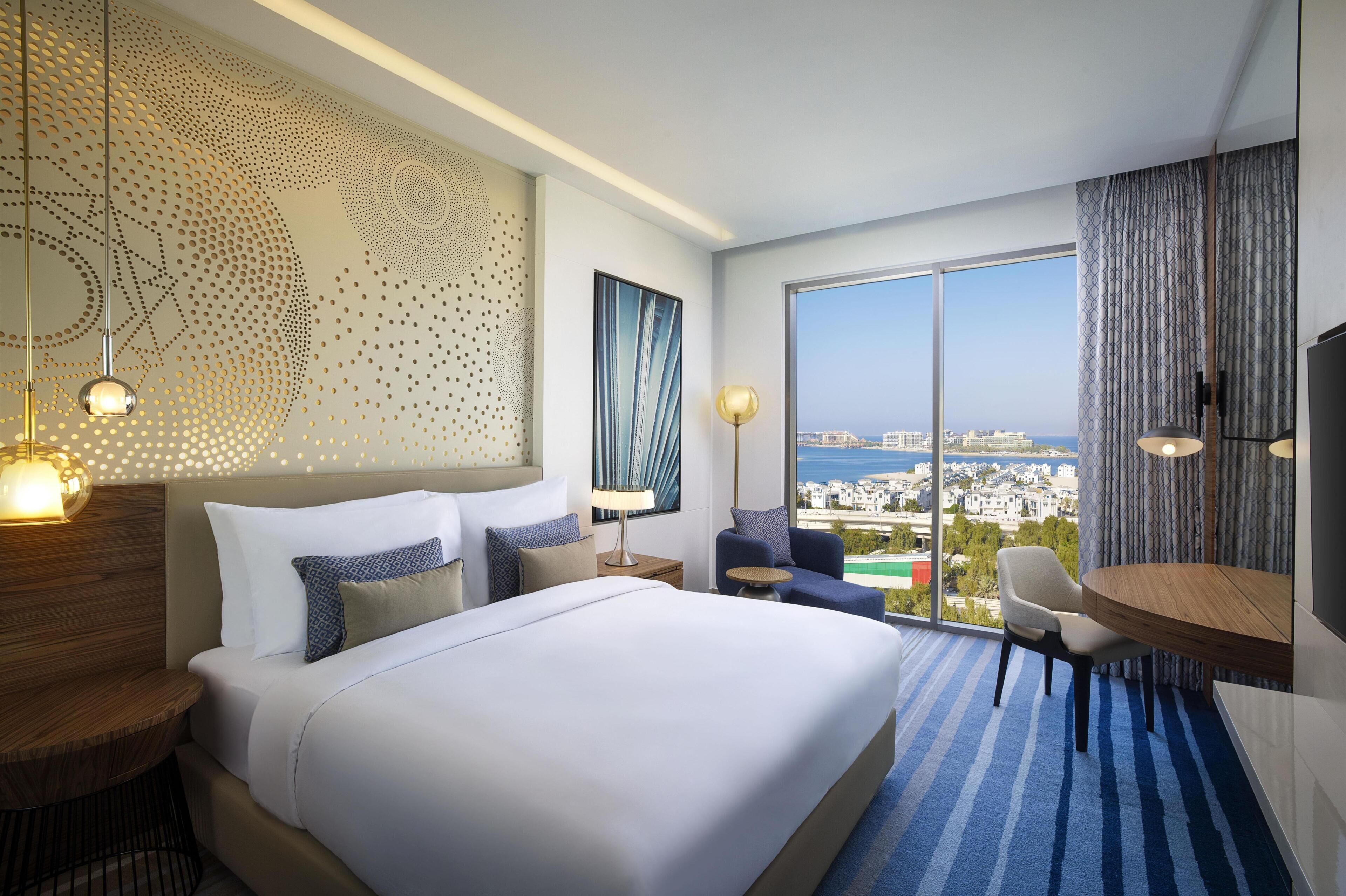 Phòng Deluxe, 1 giường cỡ king | Minibar với thức uống miễn phí, két bảo mật tại phòng, bàn 