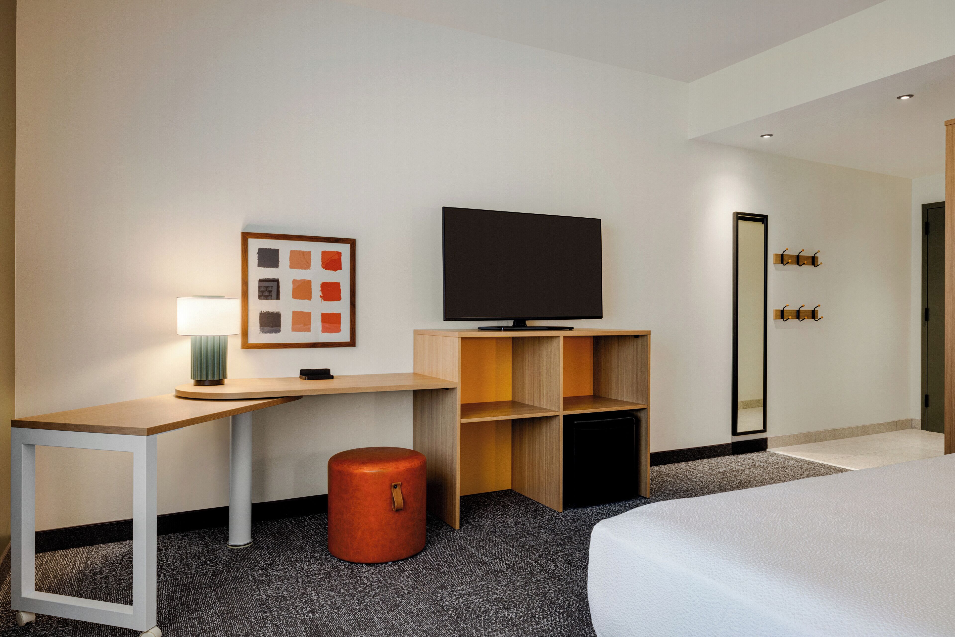 Room, 1 King Bed, Roll-in Shower (Mobility & Hearing) | Free WiFi