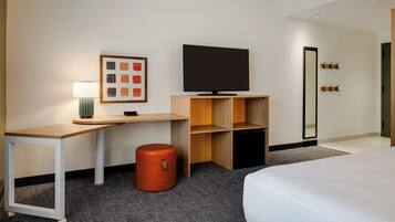 Room, 1 King Bed, Roll-in Shower (Mobility & Hearing) | Free WiFi