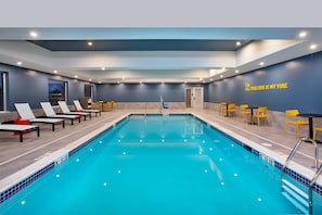 Piscine intérieure