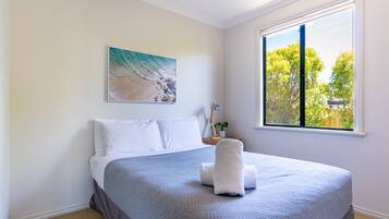 3 slaapkamers, een strijkplank/strijkijzer, internet