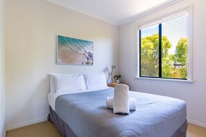 3 habitaciones, tabla de planchar con plancha y internet 