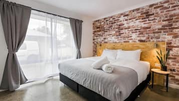 3 bedrooms, iron/ironing board, WiFi