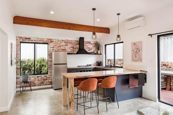 ميكروويف، فرن، موقد طهي مسطح، غسالة أطباق