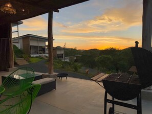 Outdoor dining - Essence of Honey Villas & Safari Boutique - Villa # 1 (Provincia de Guanacaste)