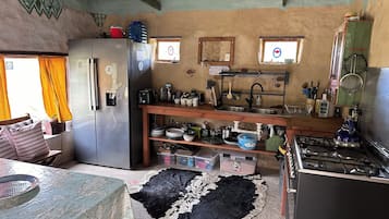 Fridge, oven, stovetop, coffee/tea maker